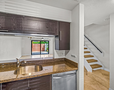 2700 S Oakland Forest Drive - Photo Thumbnail 11