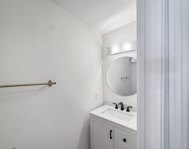 2700 S Oakland Forest Drive - Photo Thumbnail 14