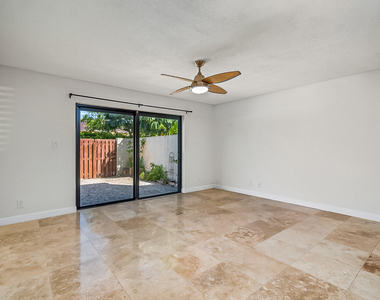 2700 S Oakland Forest Drive - Photo Thumbnail 4