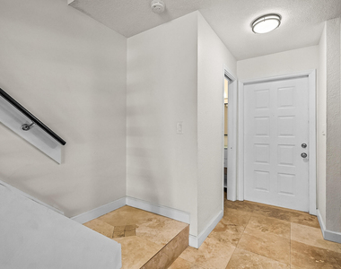 2700 S Oakland Forest Drive - Photo Thumbnail 8