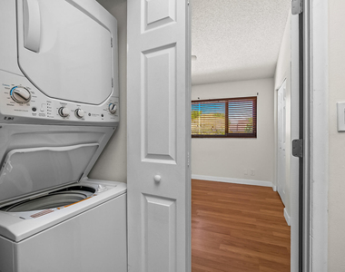 2700 S Oakland Forest Drive - Photo Thumbnail 18