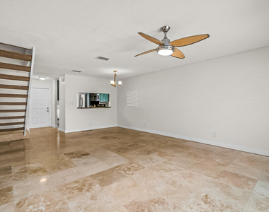 2700 S Oakland Forest Drive - Photo Thumbnail 7