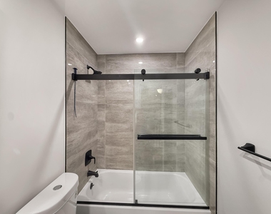 2700 S Oakland Forest Drive - Photo Thumbnail 16