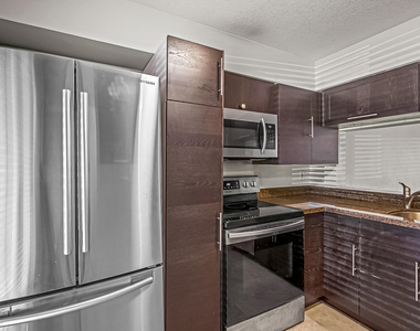 2700 S Oakland Forest Drive - Photo Thumbnail 12