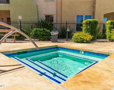 14575 W Mountain View Boulevard - Photo Thumbnail 19