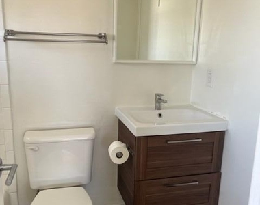 746 W Turney Avenue - Photo Thumbnail 7
