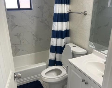 453 W University Drive - Photo Thumbnail 5