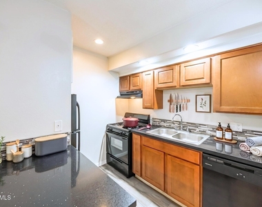 6320 N 16th Street - Photo Thumbnail 3