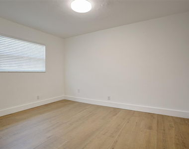 530 S Federal Highway - Photo Thumbnail 10