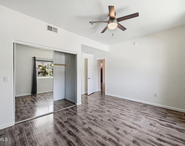 920 E Devonshire Avenue - Photo Thumbnail 10