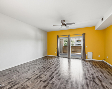 920 E Devonshire Avenue - Photo Thumbnail 3