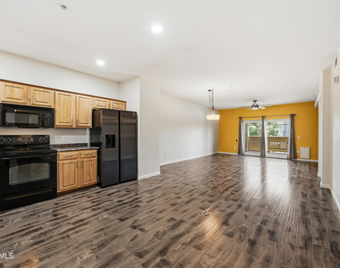 920 E Devonshire Avenue - Photo Thumbnail 1