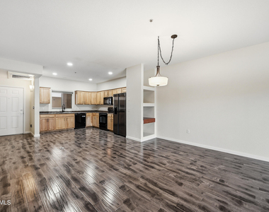 920 E Devonshire Avenue - Photo Thumbnail 4