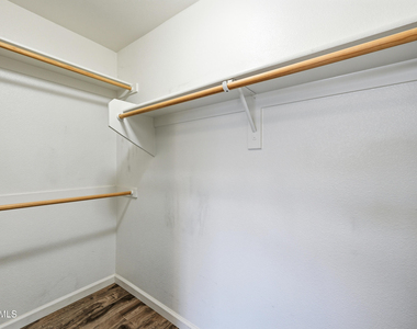 920 E Devonshire Avenue - Photo Thumbnail 11
