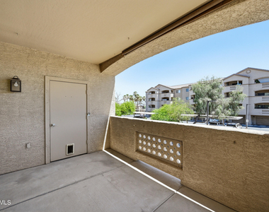 920 E Devonshire Avenue - Photo Thumbnail 18