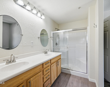 920 E Devonshire Avenue - Photo Thumbnail 13
