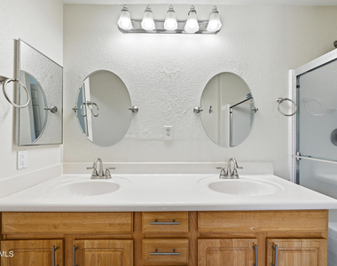 920 E Devonshire Avenue - Photo Thumbnail 12