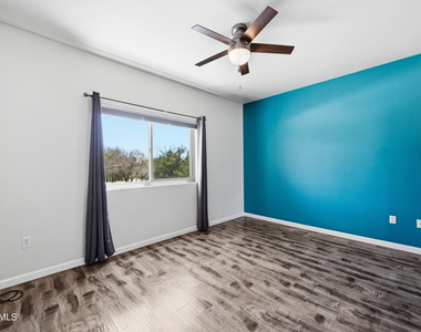 920 E Devonshire Avenue - Photo Thumbnail 9
