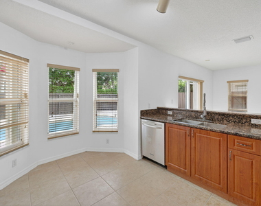 1975 Ne 36th Avenue - Photo Thumbnail 20