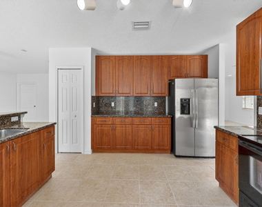 1975 Ne 36th Avenue - Photo Thumbnail 17