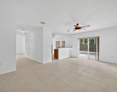 1975 Ne 36th Avenue - Photo Thumbnail 15