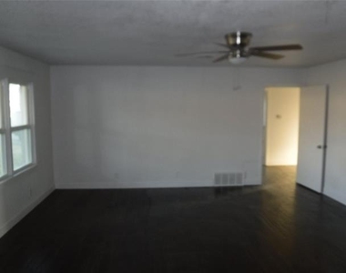 4109 Ridgecrest Circle - Photo Thumbnail 2