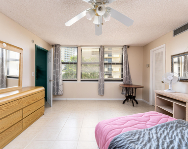 2800 N Ocean Drive - Photo Thumbnail 7