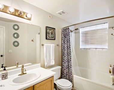 10401 N 52nd Street - Photo Thumbnail 6