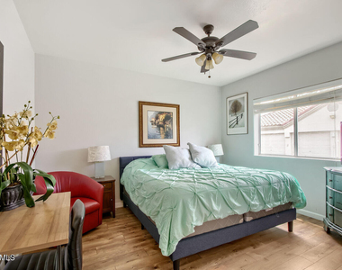 10401 N 52nd Street - Photo Thumbnail 7
