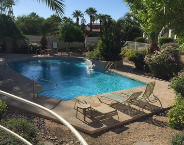 10401 N 52nd Street - Photo Thumbnail 12