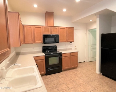1225 N 36th Street - Photo Thumbnail 4