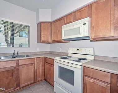 750 E Northern Avenue - Photo Thumbnail 3