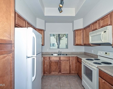 750 E Northern Avenue - Photo Thumbnail 2