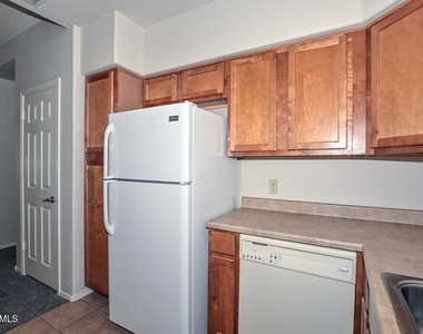750 E Northern Avenue - Photo Thumbnail 4