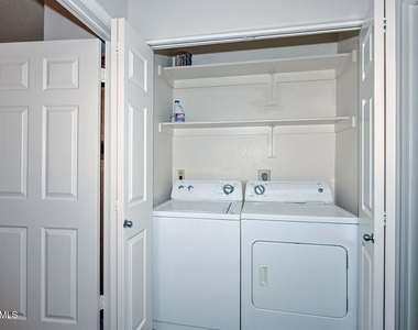 750 E Northern Avenue - Photo Thumbnail 15