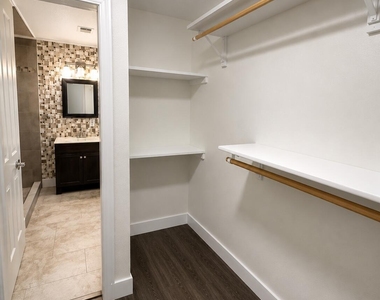 2234 W Medlock Drive - Photo Thumbnail 9
