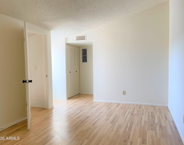 3645 N 69th Avenue - Photo Thumbnail 8