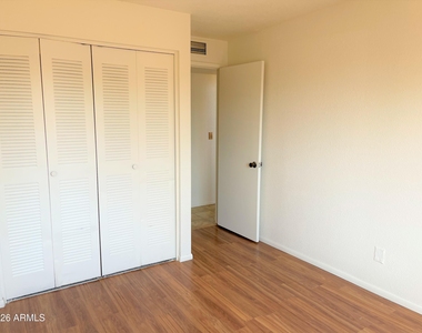 3645 N 69th Avenue - Photo Thumbnail 6