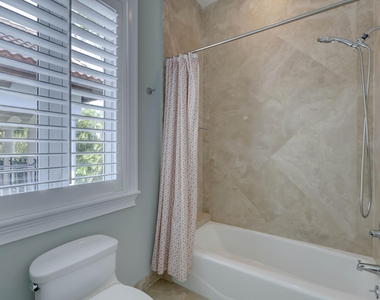 425 Ne 11th Avenue - Photo Thumbnail 43