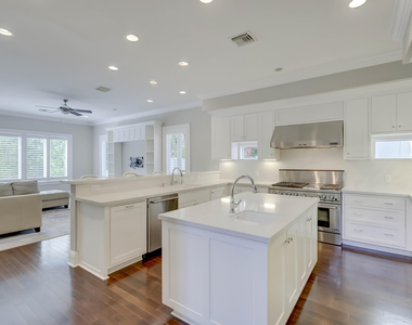 425 Ne 11th Avenue - Photo Thumbnail 11