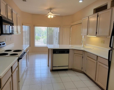 16006 W Sentinel Drive - Photo Thumbnail 4