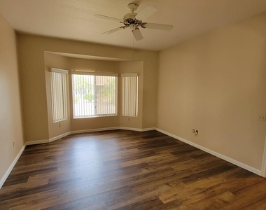 16006 W Sentinel Drive - Photo Thumbnail 5