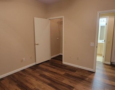 16006 W Sentinel Drive - Photo Thumbnail 9