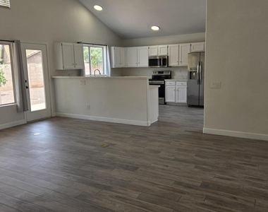 1740 W Laredo Street - Photo Thumbnail 5
