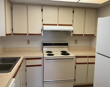 1550 Se Royal Green Circle - Photo Thumbnail 12