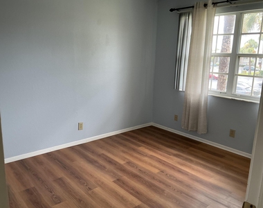 1550 Se Royal Green Circle - Photo Thumbnail 8