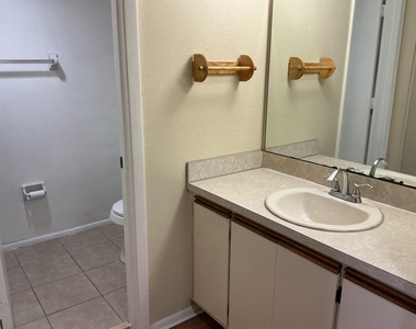 1550 Se Royal Green Circle - Photo Thumbnail 5