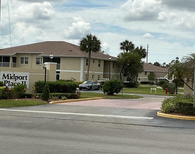 1550 Se Royal Green Circle - Photo Thumbnail 2