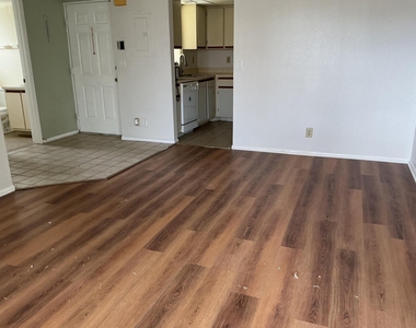 1550 Se Royal Green Circle - Photo Thumbnail 4