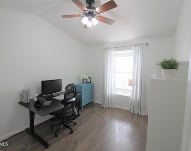 14203 N 101st Street - Photo Thumbnail 12